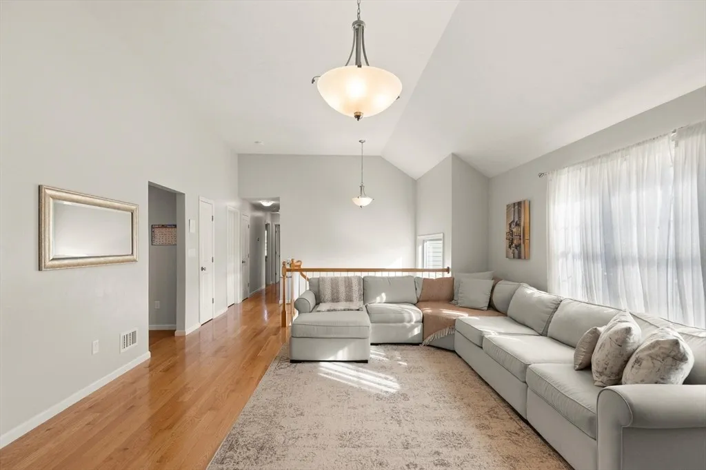 Spacious living room
